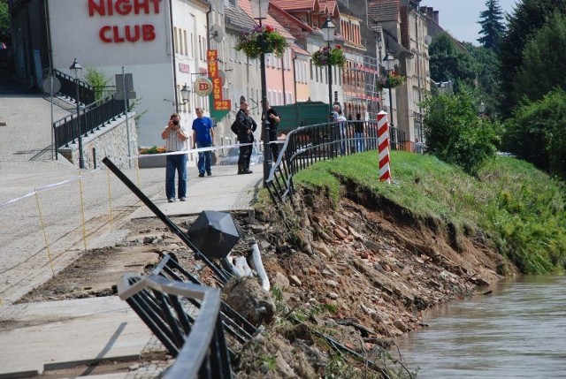 W Zgorzelcu ruszyła naprawa uszkodzonych w wyniku powodzi miejskich dróg