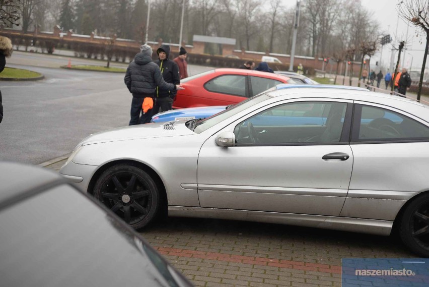 Automobilklub Drift Trening na parkingu przy Hali Mistrzów we Włocławku [zdjęcia]