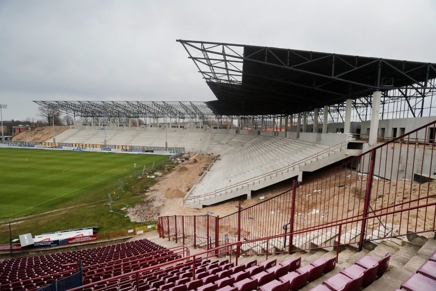 Budowa stadionu w Szczecinie w dobie koronawirusa. Jak idą prace?