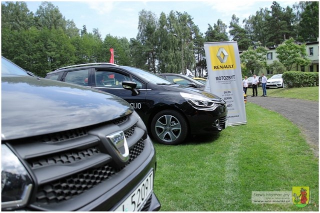 Na imprezie wystawili się białostoccy dealerzy samochodów.