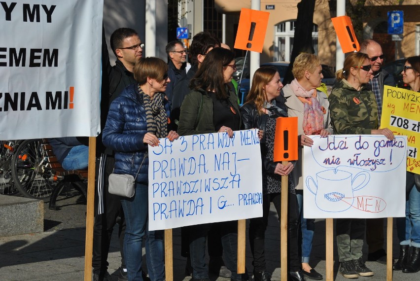 Wiec poparcia dla strajkujących nauczycieli w Wolsztynie