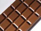 Rozbój z czekoladą w tlę - złodzieje pobili interweniującego pracownika