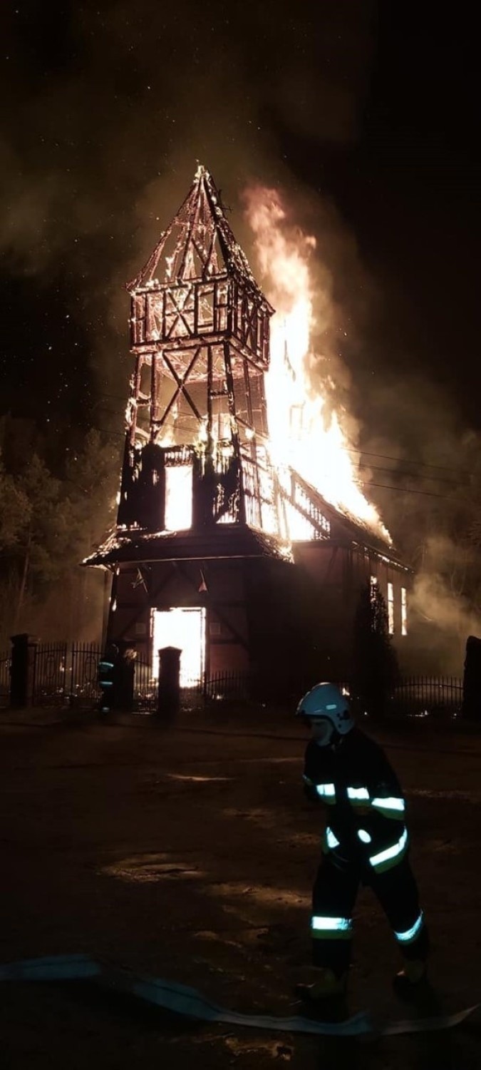 Pożar kościoła w Kasparusie wybuchł 31.10.2020. Świątynia...
