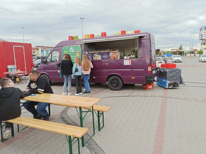 Zlot Food Trucków przyciągnął sporo miłośników street foodu