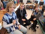 W szkole podstawowej w Stalowej Woli uczniowie projektują i drukują śnieżynki na drukarce 3D! Zobacz zdjęcia