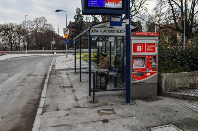 Na etapie końcowym są obecnie prace projektowe związane z rewitalizacją placu Kościeleckich. Ze względu na strefę konserwatorską projekt musi być uzgodniony z Wojewódzkim Konserwatorem Zabytków.