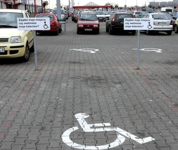 Nowy Sącz: parkują samochody na kartę inwalidy