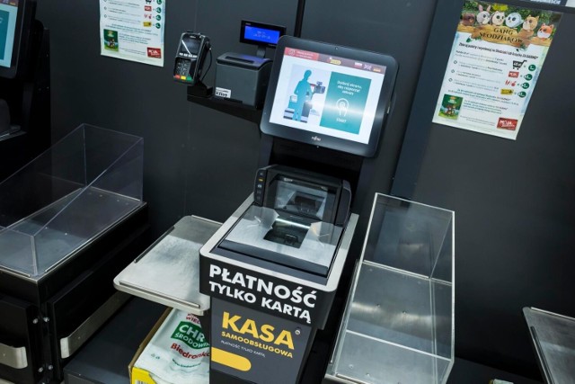 Kradzieże na kasach samoobsługowych nie tylko w Biedronce to niemal codzienność sieci sklepów w Polsce, które straty już wliczają w koszta. Są jednak sposoby na walkę z nieuczciwymi klientami.
