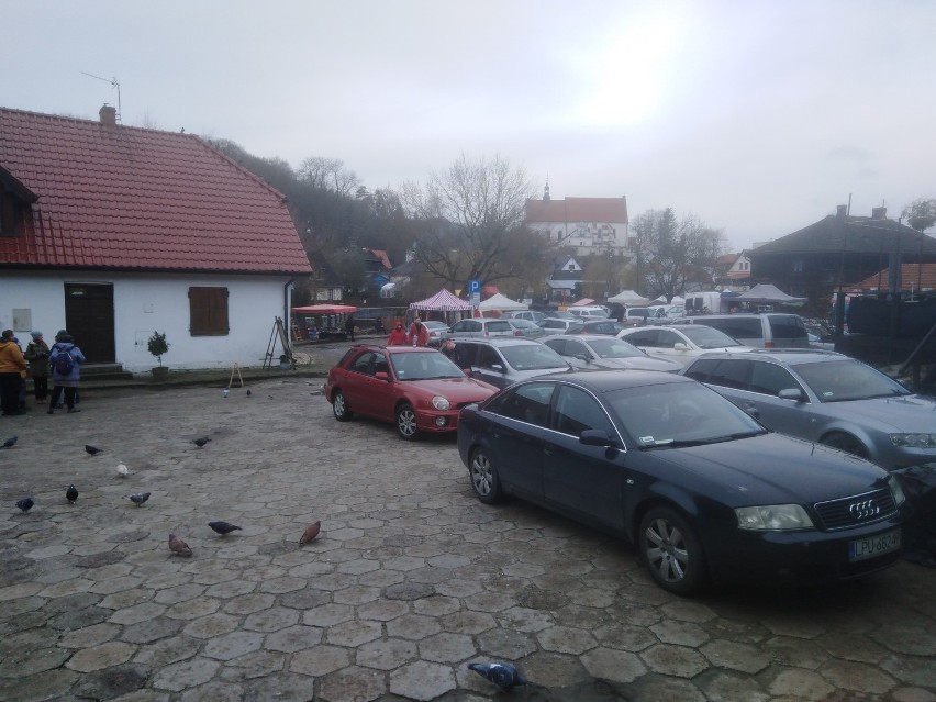 Weekendowy handel - niedziela Mały Rynek Kazimierz Dolny