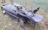Stara Wieś. Auto uderzyło w drzewo. Trzy osoby trafiły do szpitala
