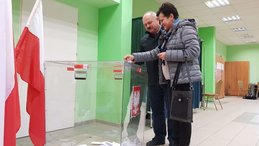 Wybory samorządowe 2018. Druga tura w gminie Ujazd. Mieszkańcy wybierają burmistrza, ale frekwencja jest bardzo niska
