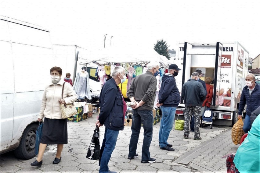 Gostyń. Targ miejski w Gostyniu w czerwonej strefie. Handel funkcjonuje bez zmian [ZDJĘCIA] 