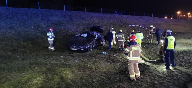 Auto dachowało na autostradzie A2 w kierunku Poznania