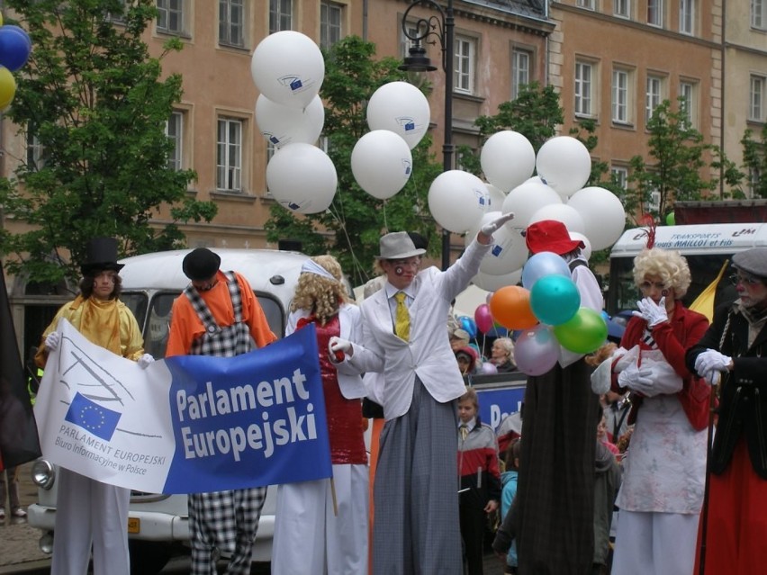 SKE &quot;Młodzież dla Europy&quot; z ZSG 7 na Paradzie Schumana [ZDJĘCIA]