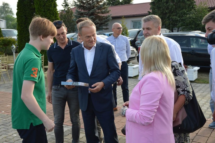 Donald Tusk na grillu w Goleniowie. Spotkanie działaczy PO