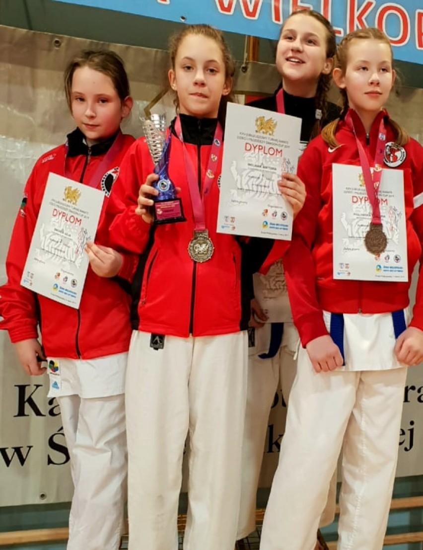 Młodzi karatecy wrócili z Ogólnopolskiego Turnieju Karate WKF Dragon Cup z 15 medalami!