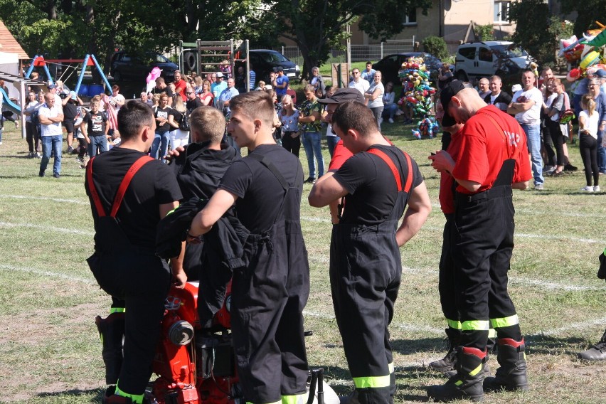 Lutomek. Gminne zawody sportowo - pożarnicze Ochotniczych Straży z gminy Sieraków.