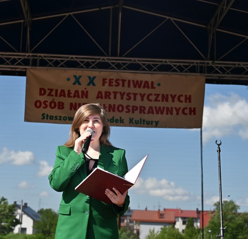 Festiwal otworzyła dyrektor SOK w Staszowie Anna Gogola.