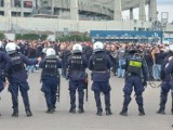 Kibice Górnika Zabrze na Wielkich Derbach Śląska na Stadionie Śląskim. Zdjęcia i filmy sprzed bramy