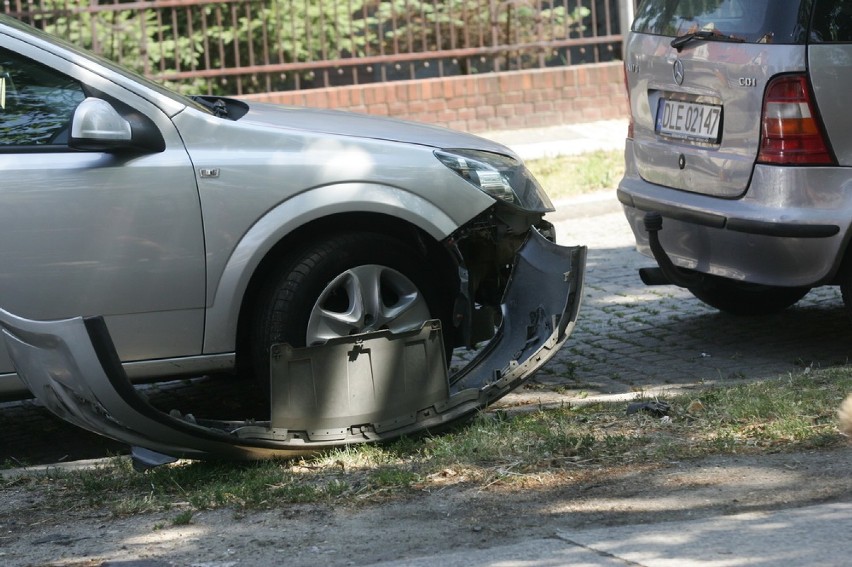 Wypadek na ulicy Rataja w Legnicy (ZDJĘCIA)