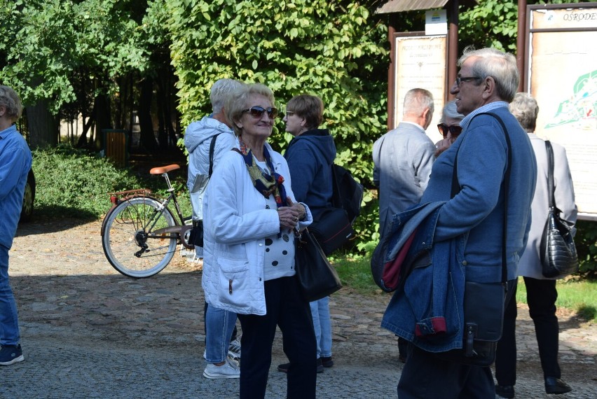 Wycieczka Rada Osiedla nr 1 w Krotoszynie do Gołuchowa i Dobrzycy [Zdjęcia]