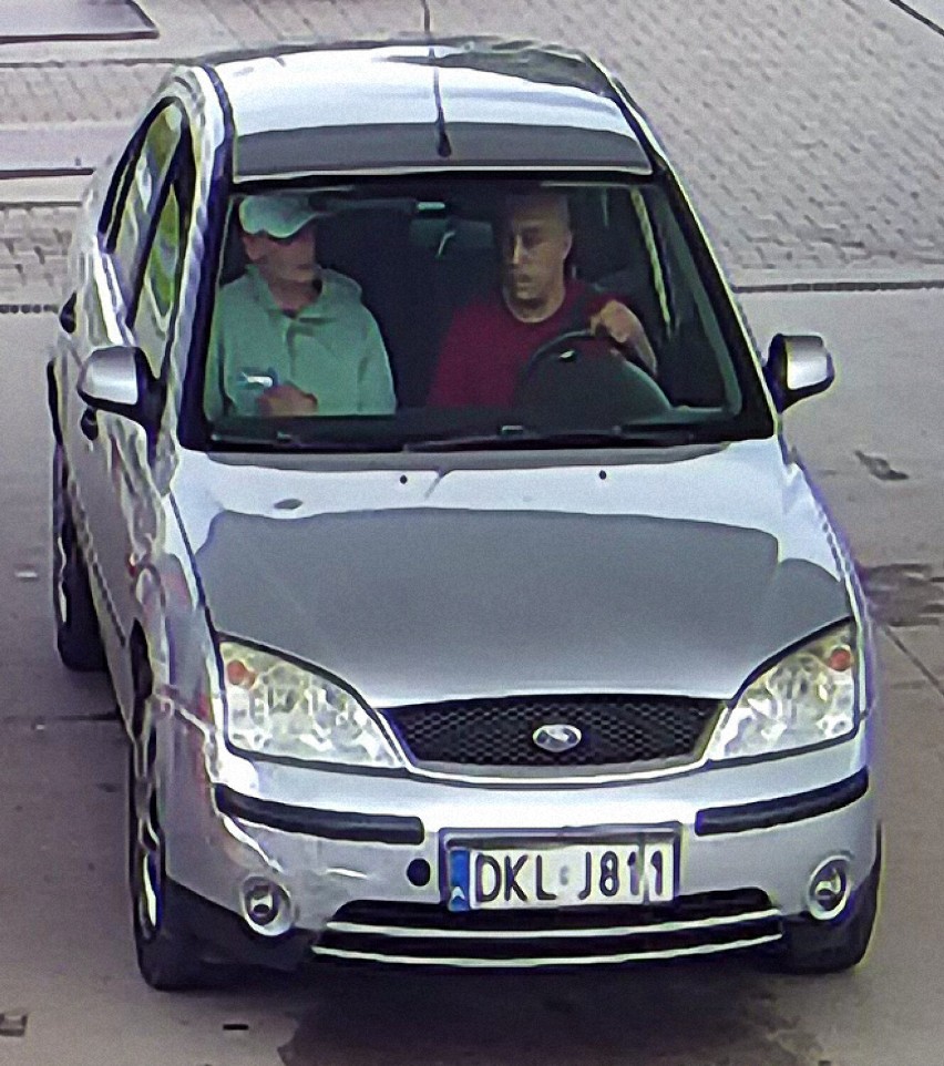WAŻNE! Szukają złodziei paliwa ze stacji w Bolkowie. Rozpoznajecie tych mężczyzn?