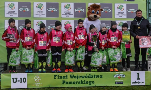 Feniks Kramarzyny to drużyna dziewcząt, która 11 kwietnia 2019 roku wygrała finał wojewódzki turnieju w Gdańsku w kategorii U-10