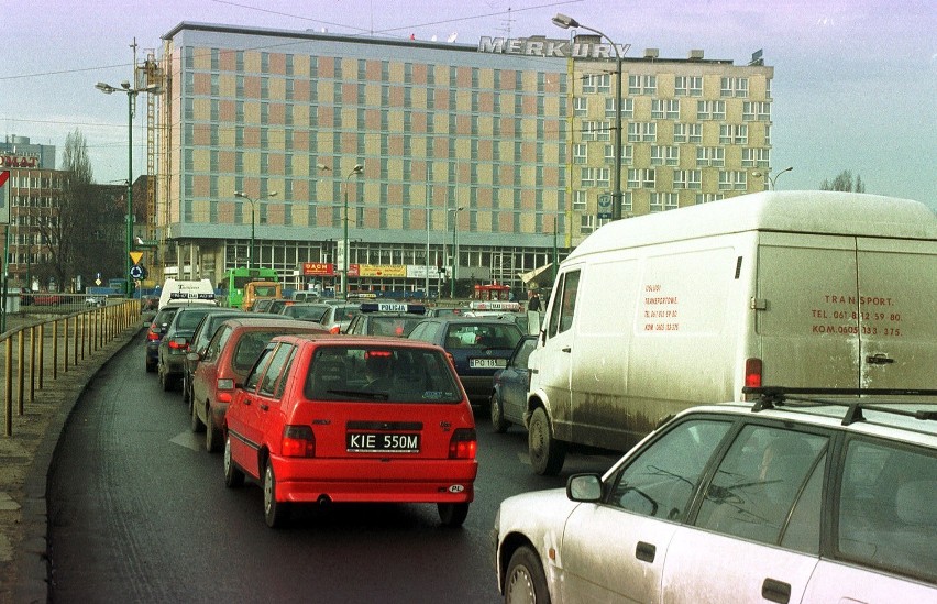 Oto Poznań w 2001 roku. Miasto bardzo się zmieniło od tego...