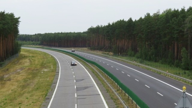 W piątek, 24 kwietnia 2020 r., została podpisana umowa na przebudowę i dostosowanie 12-kilometrowego odcinka drogi krajowej nr 18 do parametrów autostrady.