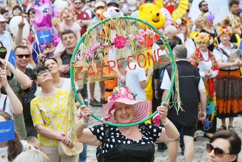 O godz. 12, tuż po tradycyjnym pokazie koziołków barwny...