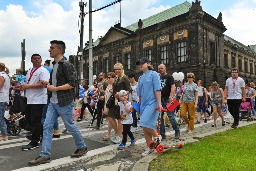 O godz. 12, tuż po tradycyjnym pokazie koziołków barwny...