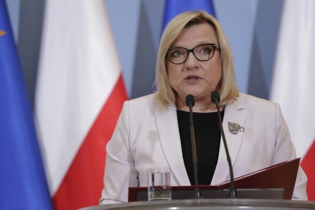 Posłanka Beata Kempa przyjęła patronat nad zbiórką plecaków dla dzieci w Aleppo. Przez długi czas plecaki ufundowane przez sycowian czekały na transport w jednej z nieużywanych szkolnych sal