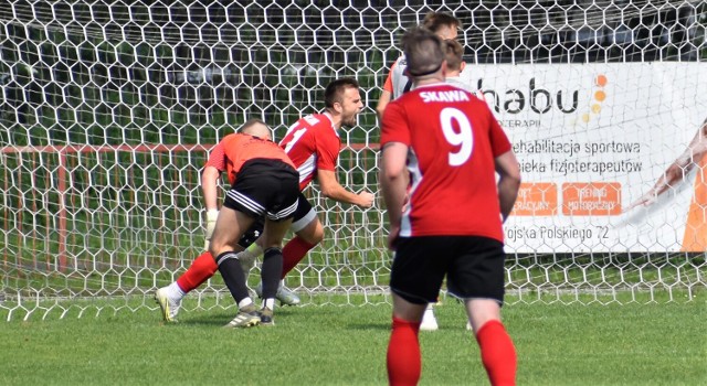 KO Oświęcim; Skawa Wadowice - Brzezina Osiek 3:0. Wadowiczanie zaczęli strzelać kilka goli w meczu