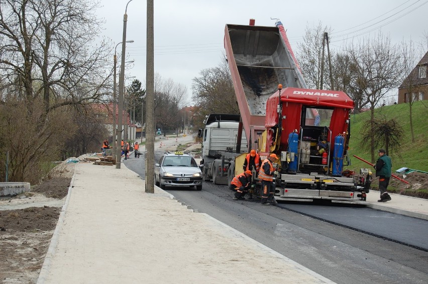 DZIEŃ 2: Na Malborskiej kładą asfalt