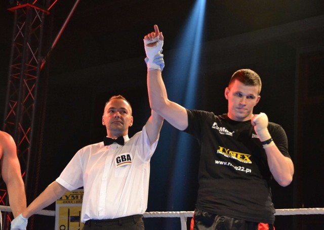 Mateusz Kaniecki - bokser z Malborka, który dobrze sobie radzi na zawodowym ringu
