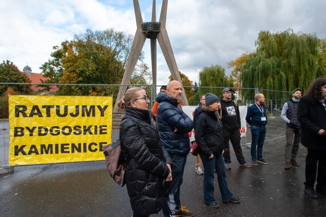 Protesty społeczników niewiele dały - pomnik będzie wyburzony.