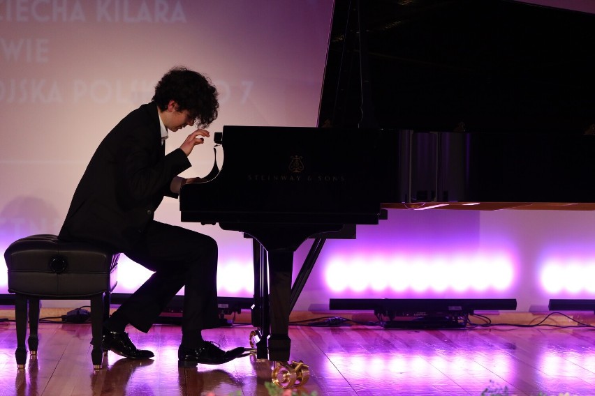Mateusz Dubiel, jeden z najbardziej utalentowanych pianistów...