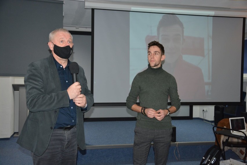 Tomek Sobania w Radomsku. Odwiedził m. in. uczniów "mechanika" i "drzewniaka"