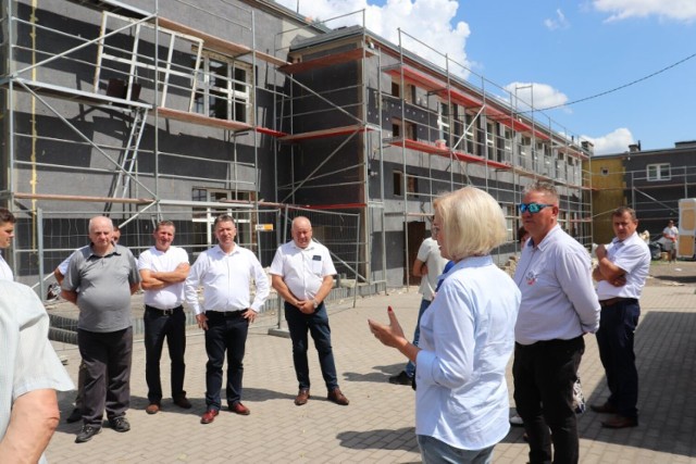 Radni i sołtysi oglądali jakie inwestycje aktualnie są prowadzone w gminie Kolno.