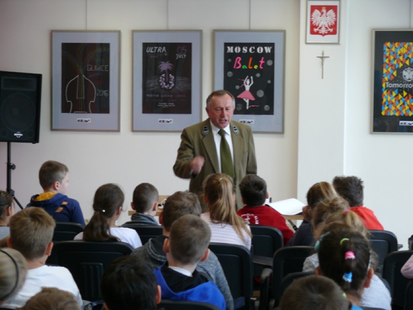 Wadowice. Leśnik odwiedził Bibliotekę Publiczną