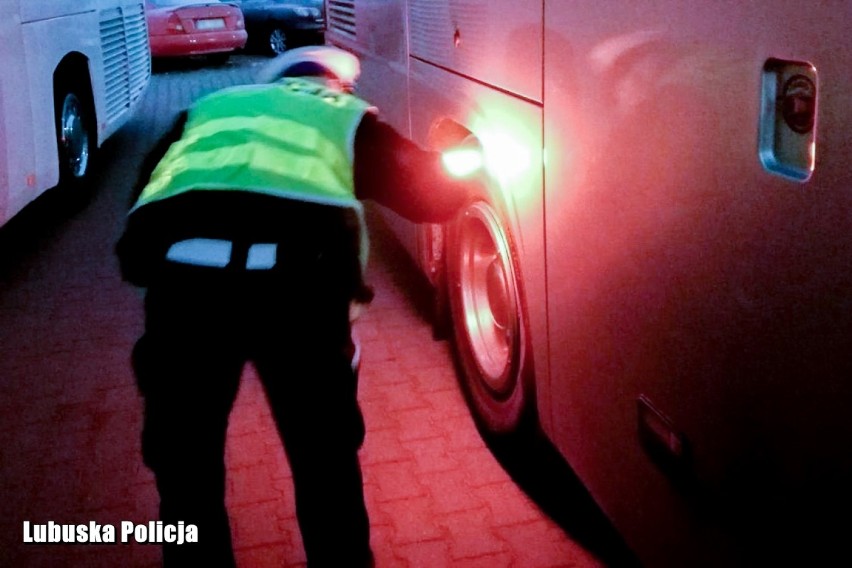 Lubuska policja gotowa do kontroli autokarów wyjeżdżających na ferie. Gdzie zgłosić ich kontrole? [ZDJĘCIA]
