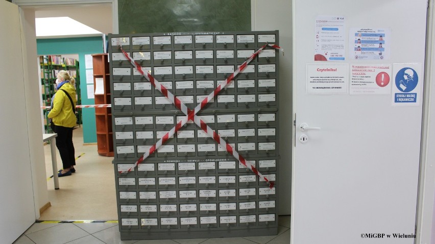 W dniu reaktywacji w bibliotece miejskiej w Wieluniu wypożyczono blisko 600 książek! FOTO
