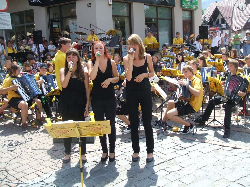Letnia Redakcja: Niemieccy akordeoniści na Krupówkach