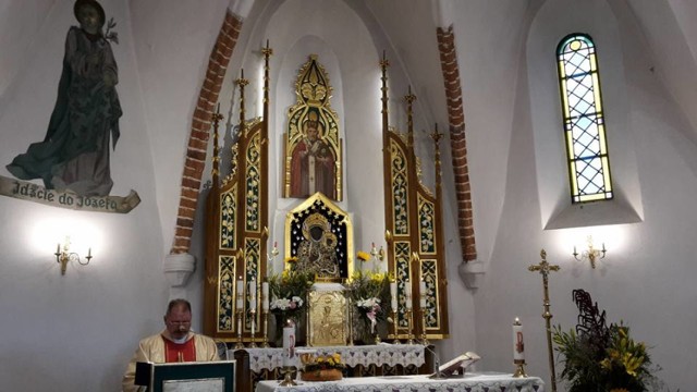 Koronawirus na mszy w kościele pw. Św. Mikołaja w Mierzynie (gm. Rozprza). Sanepid szuka uczestników mszy. ZDJĘCIA ILUSTRACYJNE