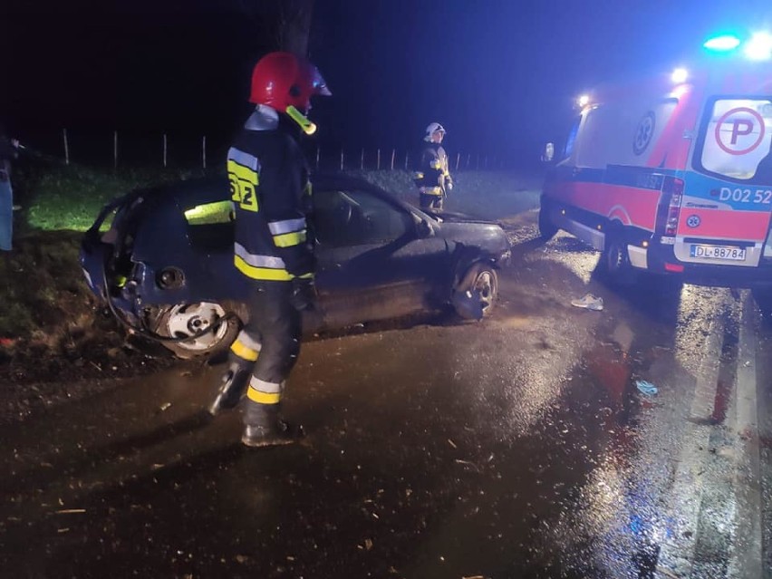 Tragiczny wypadek w środku nocy. Jedna osoba nie żyje [ZDJĘCIA] 