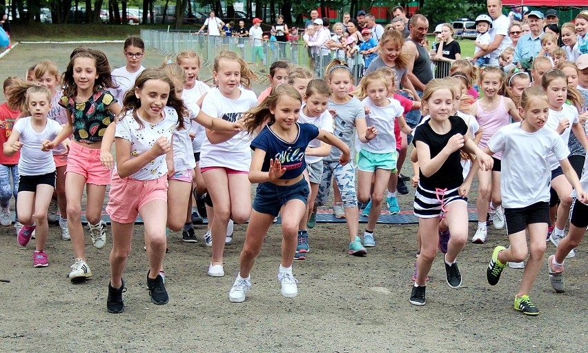 W ramach Biegu „Olka” w Wyrzysku odbyły wyścigi szkolne i przedszkolaków. Zobaczcie zdjęcia