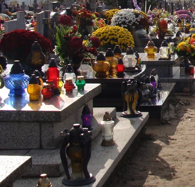 Nowy regulamin na cmentarzu komunalnym w Chełmie. Zdjęcie ilustracyjne