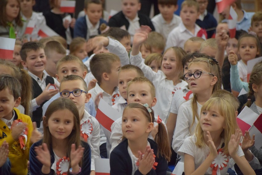 Biało-Czerwono w "Czwórce". Święto Niepodległości z...