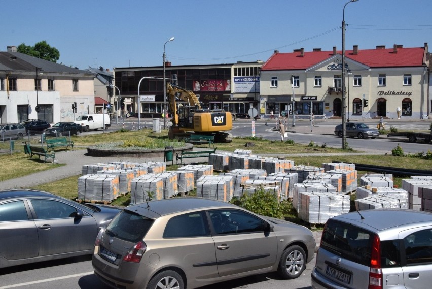 Końskie. Rozpoczyna się remont ulic wokół Rynku. Będą duże utrudnienia i głębokie na cztery metry wykopy. Zobacz objazdy