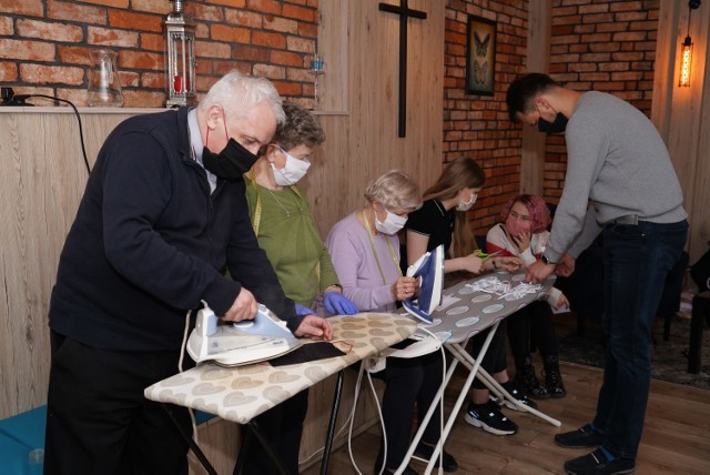 Strach przed koronawirusem, szycie maseczek, pierwsza tura wyborów prezydenckich, dzień dziecka i przekazanie wózka do wody dla niepełnosprawnych w Przechlewie - to najważniejsze wydarzenia od kwietnia do czerwca 2020 roku w Człuchowie i w powiecie człuchowskim. Wspominamy to i inne wydarzenia na zdjęciach.